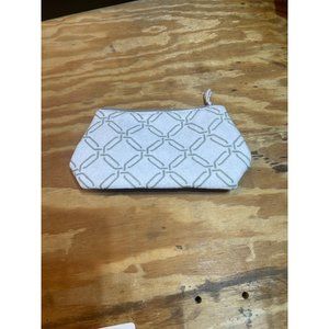 White cosmetic bag with hexagon pattern